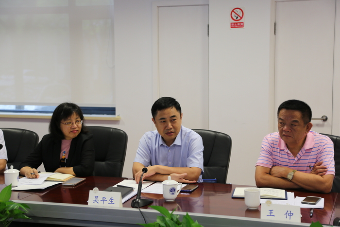 海南省海事局副局長吳平生一行來校調研