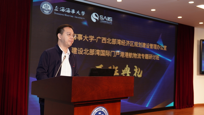廣西北部灣經濟區規劃建設管理辦公室副主任 覃元臻致歡迎辭