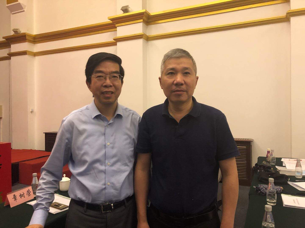 章學來教授（右一）當選為副理事長