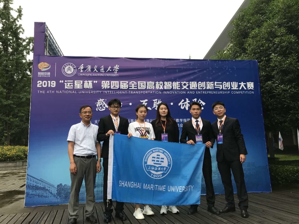 指導教師與參賽學生合影