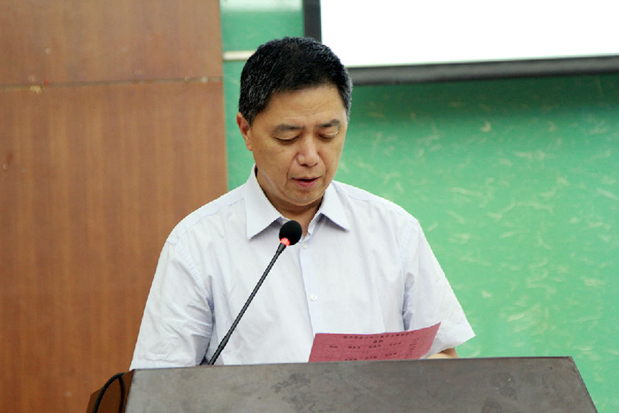 黨委副書記、副校長孔凡邨宣布第二十七屆學生聯合會主席團名單