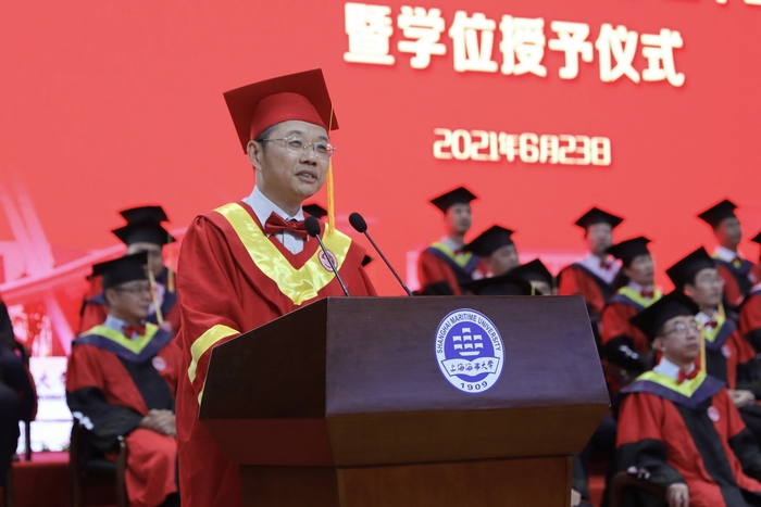 校長陸靖發表題為“初心映征程，青春再出發”的演講