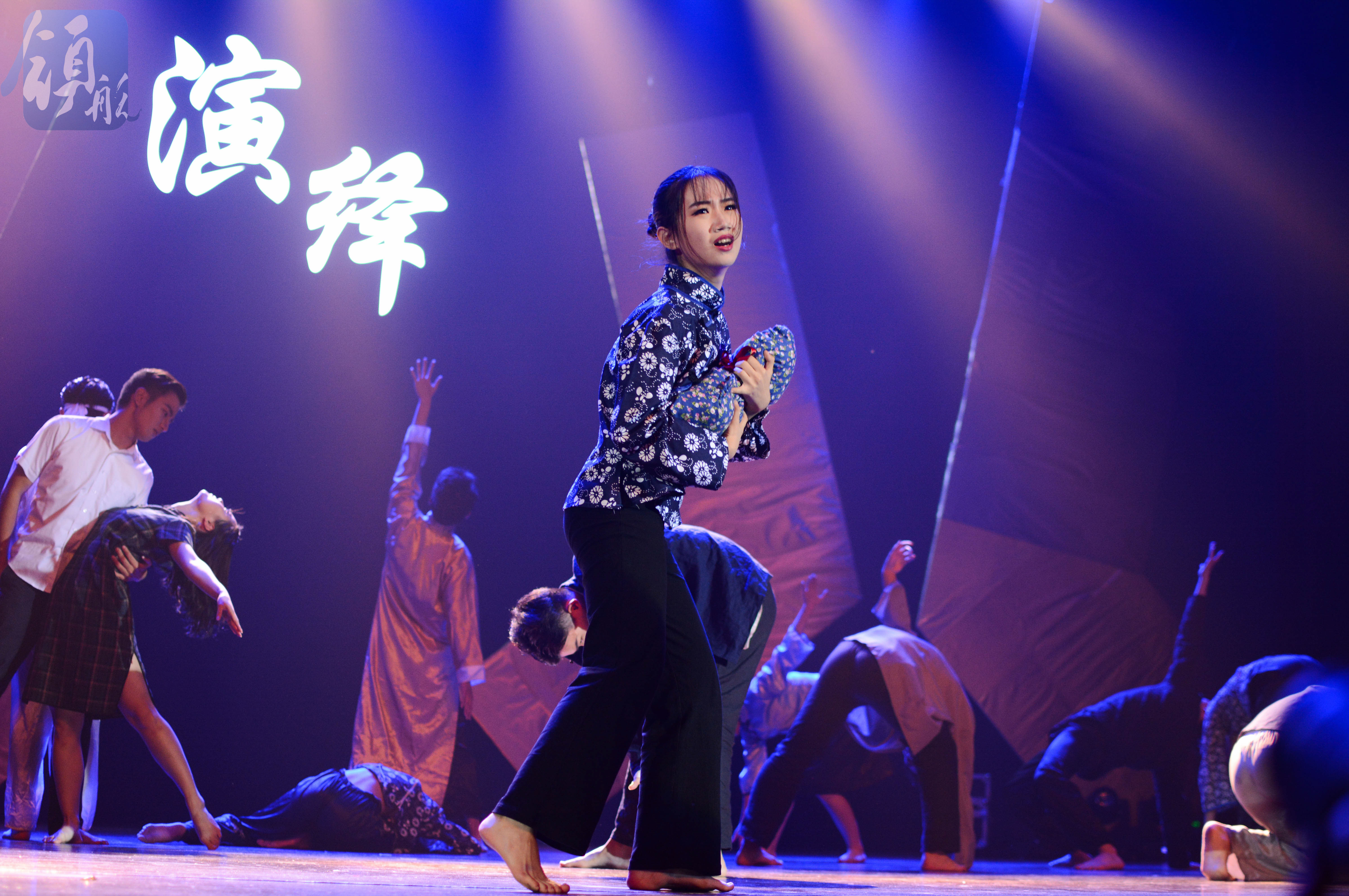 經濟管理學院的舞蹈《南京·亮》