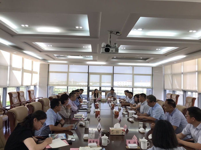  在太倉港口管理委員會座談交流