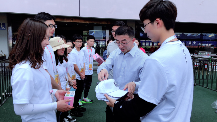 施欣副校長慰問誌願者