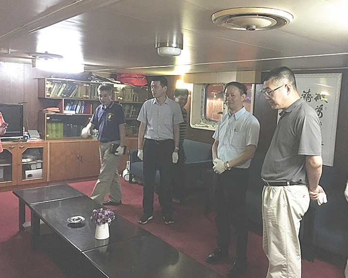 金永興書記一行慰問船員