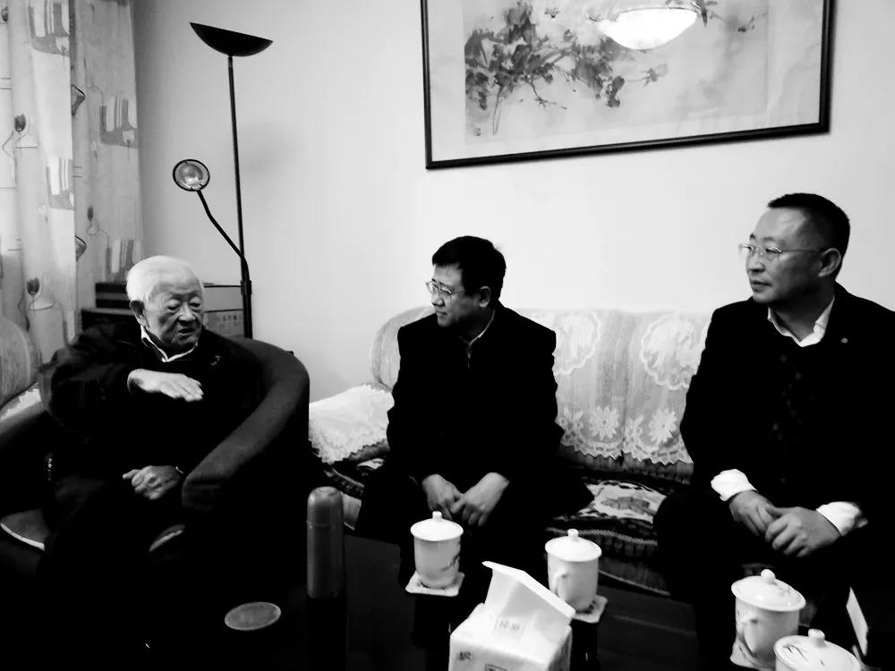2019年11月，學校黨委宋寶儒書記一行探望高文彬教授