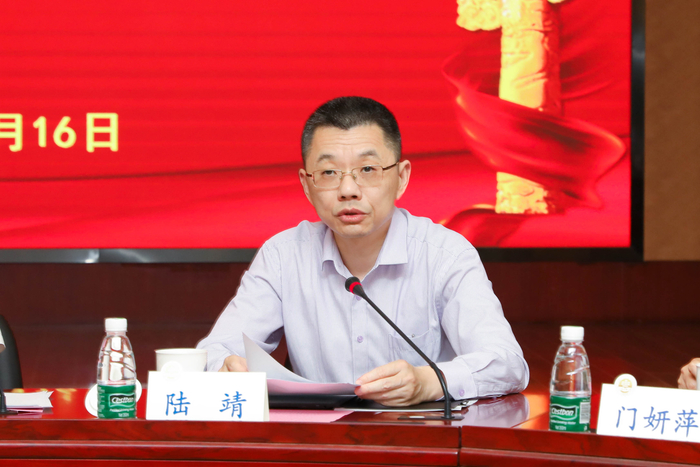 陸靖校長主持會議