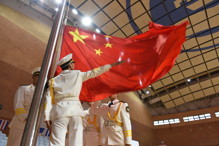 舉行升國旗、奏唱國歌儀式