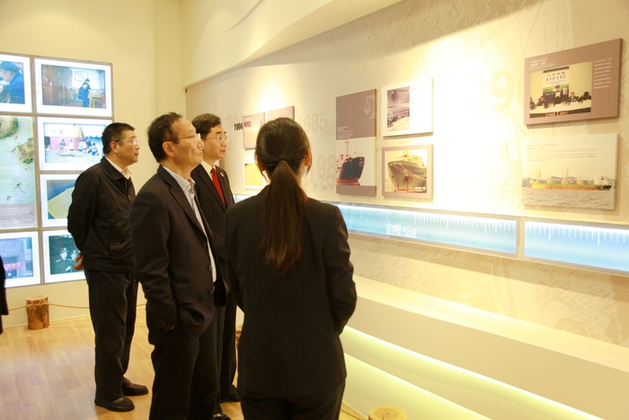 參觀上海海事法院文化展示廳（院史館）