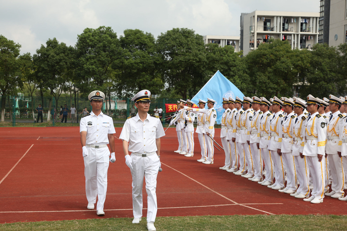 黃有方校長檢閱軍訓方隊