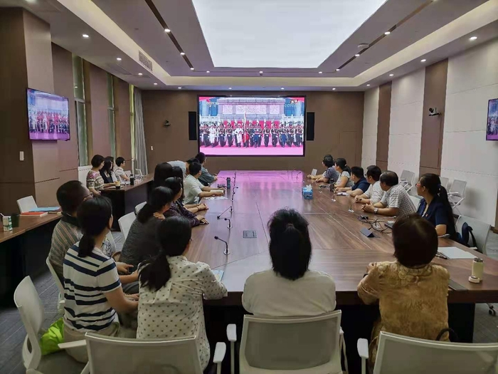 馬克思學院黨委組織集中收看大會直播