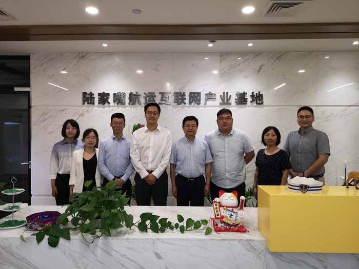 與上海海際信息科技有限公司合影