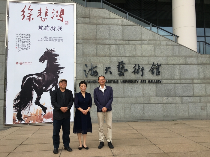 黃有方校長、樂震文院長陪同陳瑜局長一行參觀我校海大藝術館