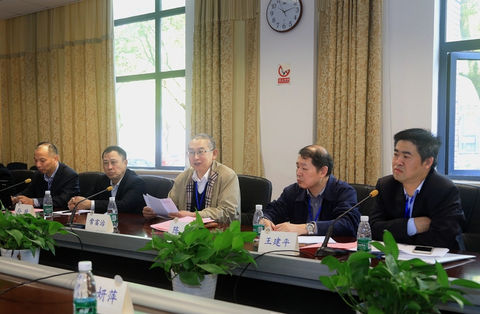 審核組組長、上海海事局巡視員常富治通報審核情況