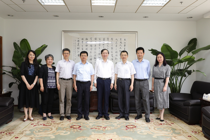 九三學社上海市委主委錢鋒一行來校調研