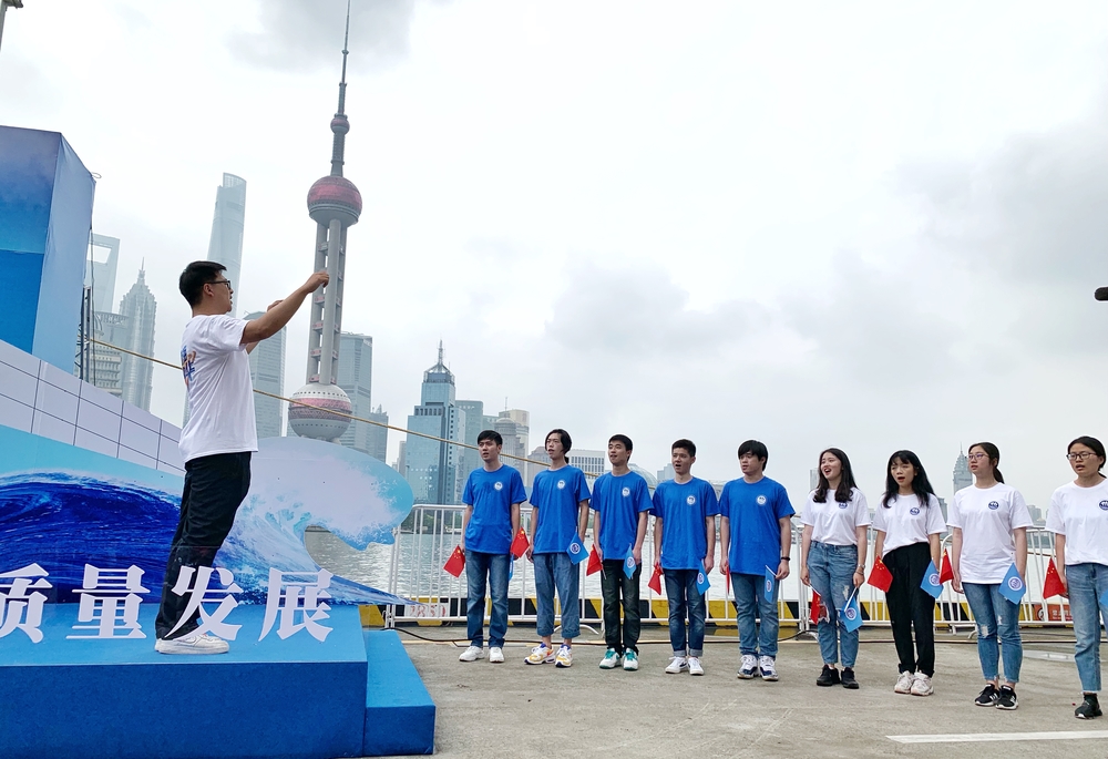 唱《我和我的祖國》