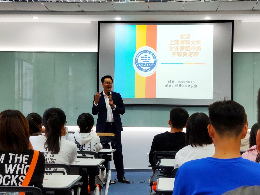 企業家輔導員與學生深入交流