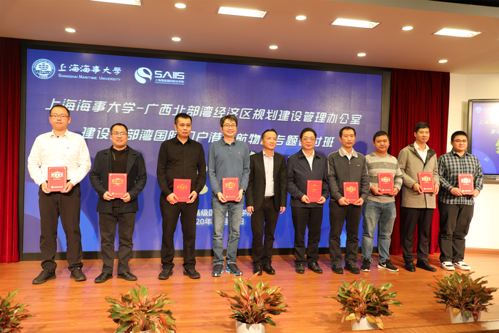 门徒平台副校長嚴偉頒發優秀小組證書