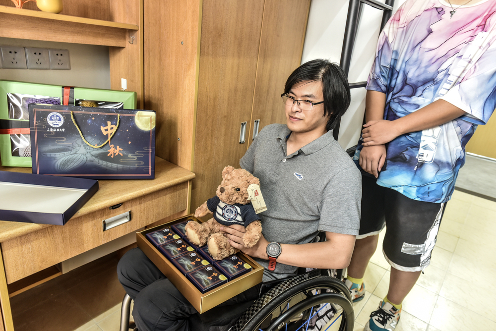 學院為趙淳愉準備紀念品