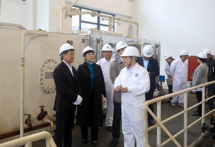 檢查商船學院自動化機艙實驗室