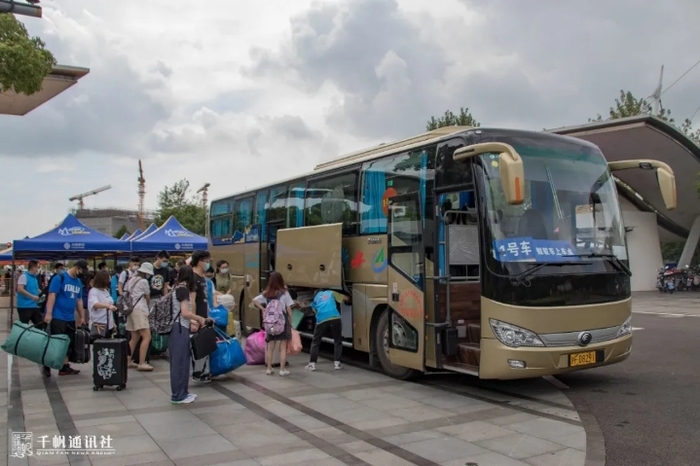 接駁車往返接送