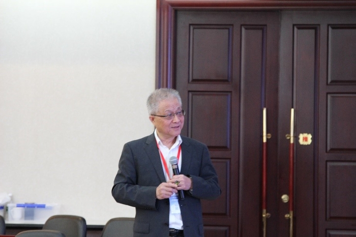 上海社科院原常務副院長👨🏿‍⚕️、上海市政府原參事左學金教授作報告